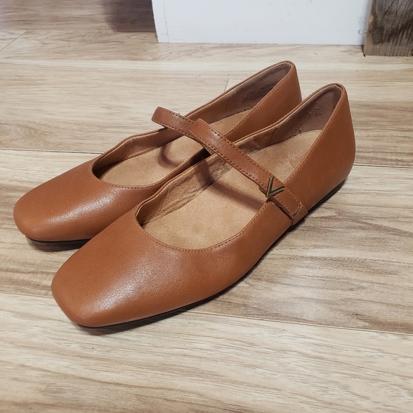 Vionic Shoes - Vionic Alameda Mary Jane Tan Size 11 New Condition Comfort Casual Versatile